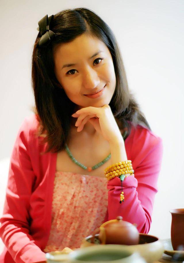 
玉人主持冀玉华 一结业就被央视正式任命 如今41岁了还是独身‘米乐M6官方入口’(图3)