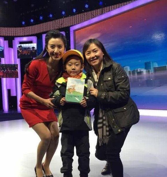 
玉人主持冀玉华 一结业就被央视正式任命 如今41岁了还是独身‘米乐M6官方入口’(图9)