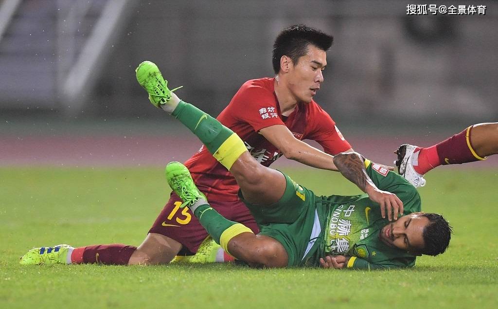 
中超最新积分榜：上港赢球锁定争冠组 国安补时连丢2球遭绝平！【m6最新官网】(图3)