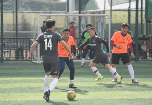 
冷门迭爆 王者加冕 “青岛球王”五人制足球赛成人组角逐落幕‘m6最新官网’(图7)