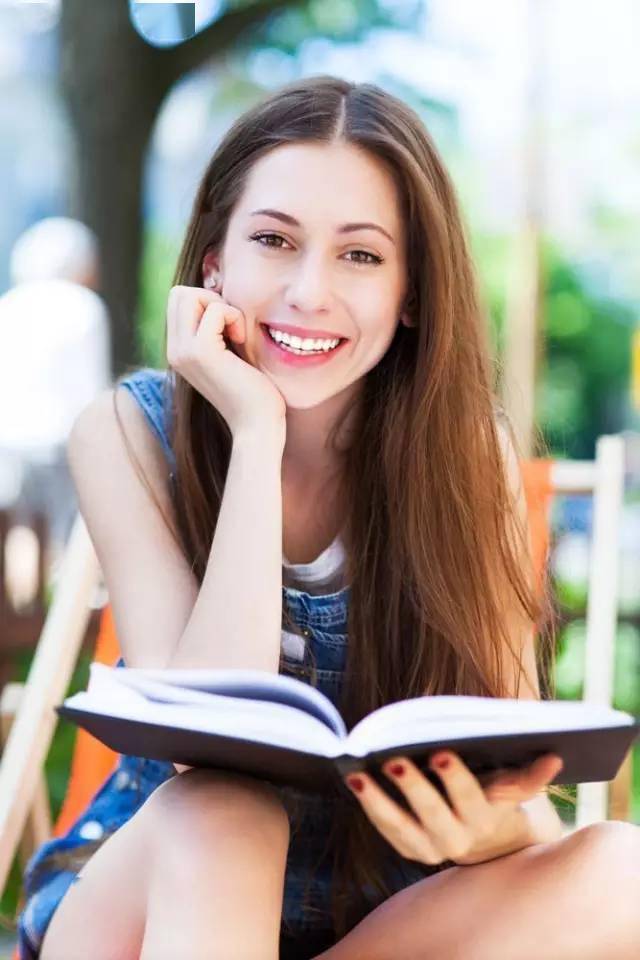 
女人和女人最大的区别 不是相貌 而是味道_米乐M6(图3)