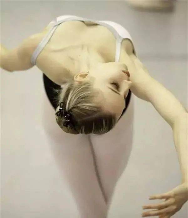 
女人和女人最大的区别 不是相貌 而是味道_米乐M6(图6)